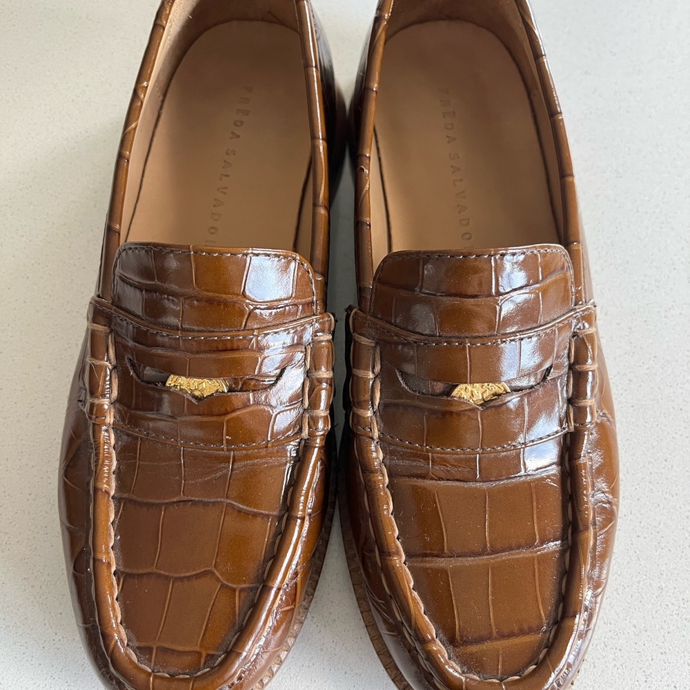 Freda Salvador Brown Croc-Embossed Loafers
